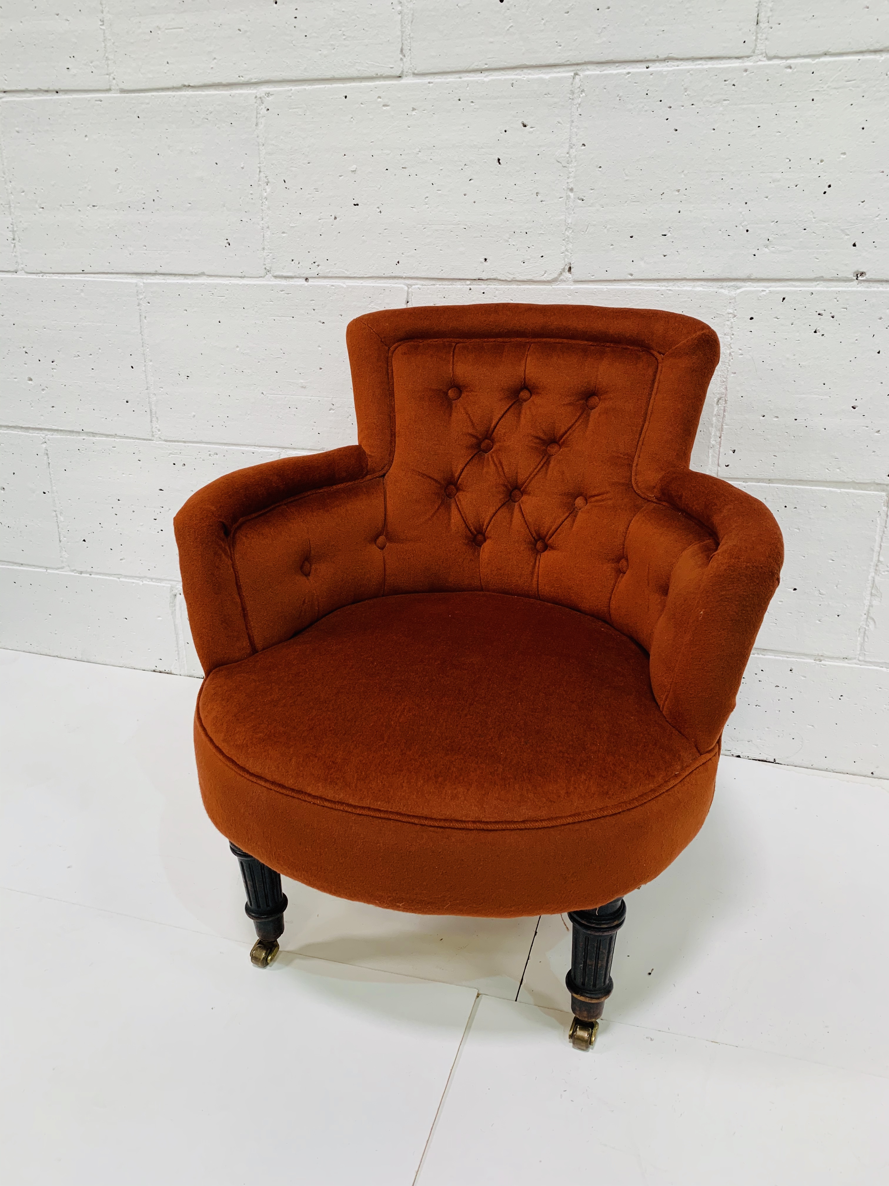Small burnt orange tub chair, on turned front legs on casters. - Image 3 of 3