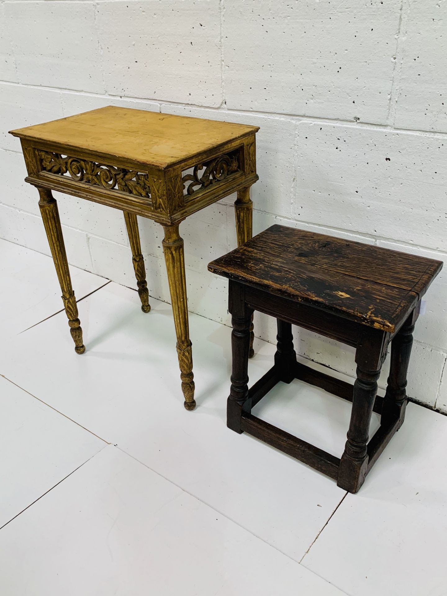 18th Century oak joint stool, together with a gilt carved small table. - Bild 3 aus 3