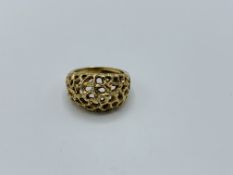 9ct gold open cluster ring, 5.3gms