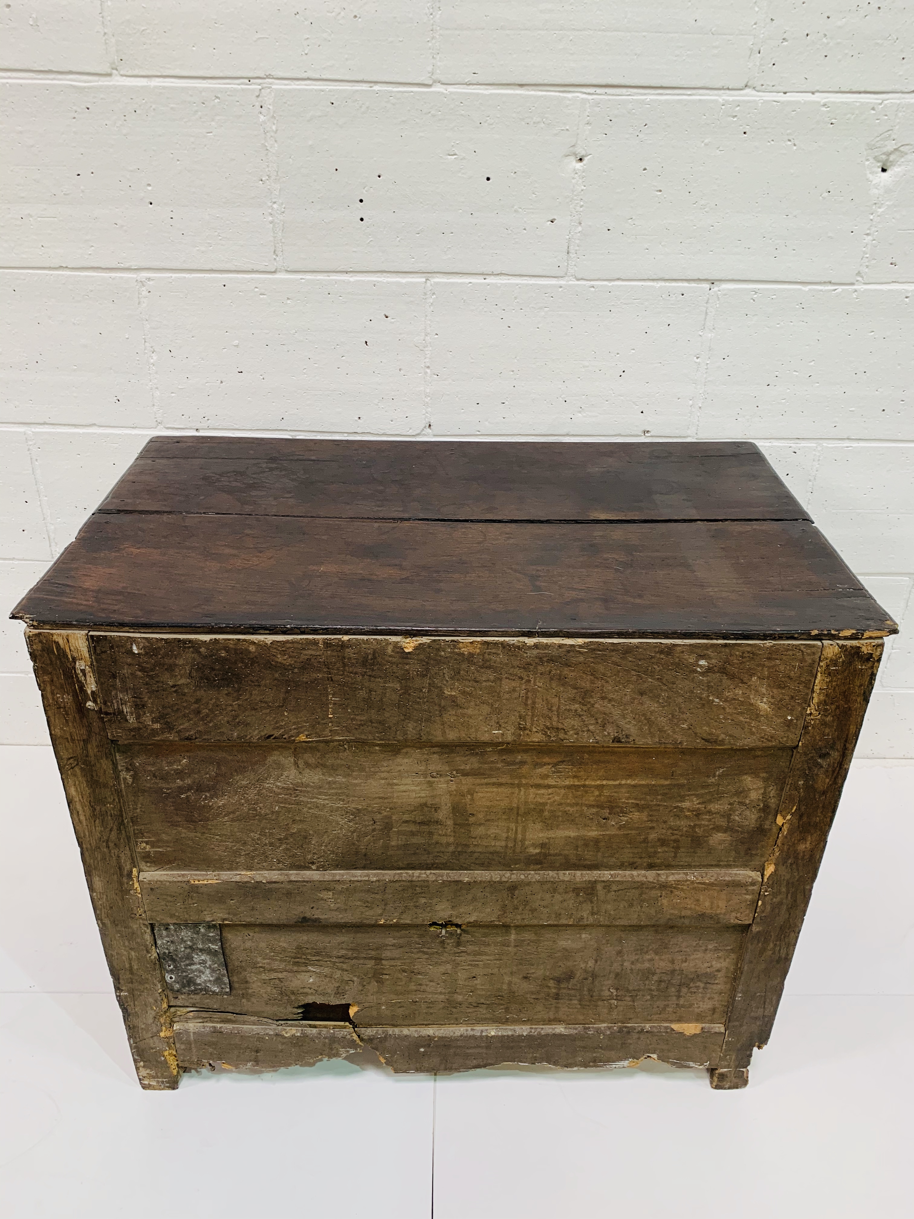 17th Century oak Jacobean style chest of three drawers with geometric moulded fronts. - Image 6 of 6