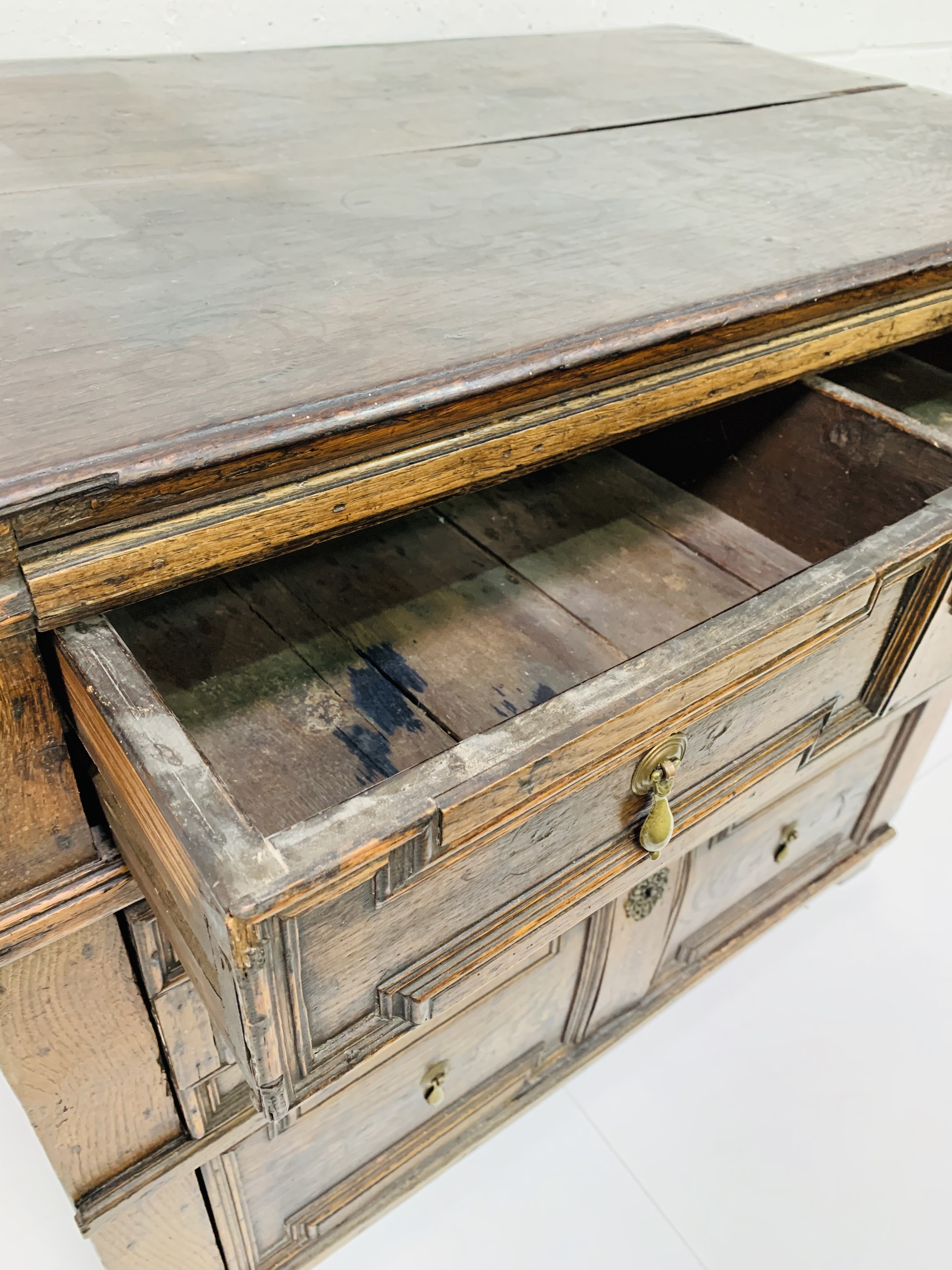 17th Century oak Jacobean style chest of three drawers with geometric moulded fronts. - Image 4 of 6