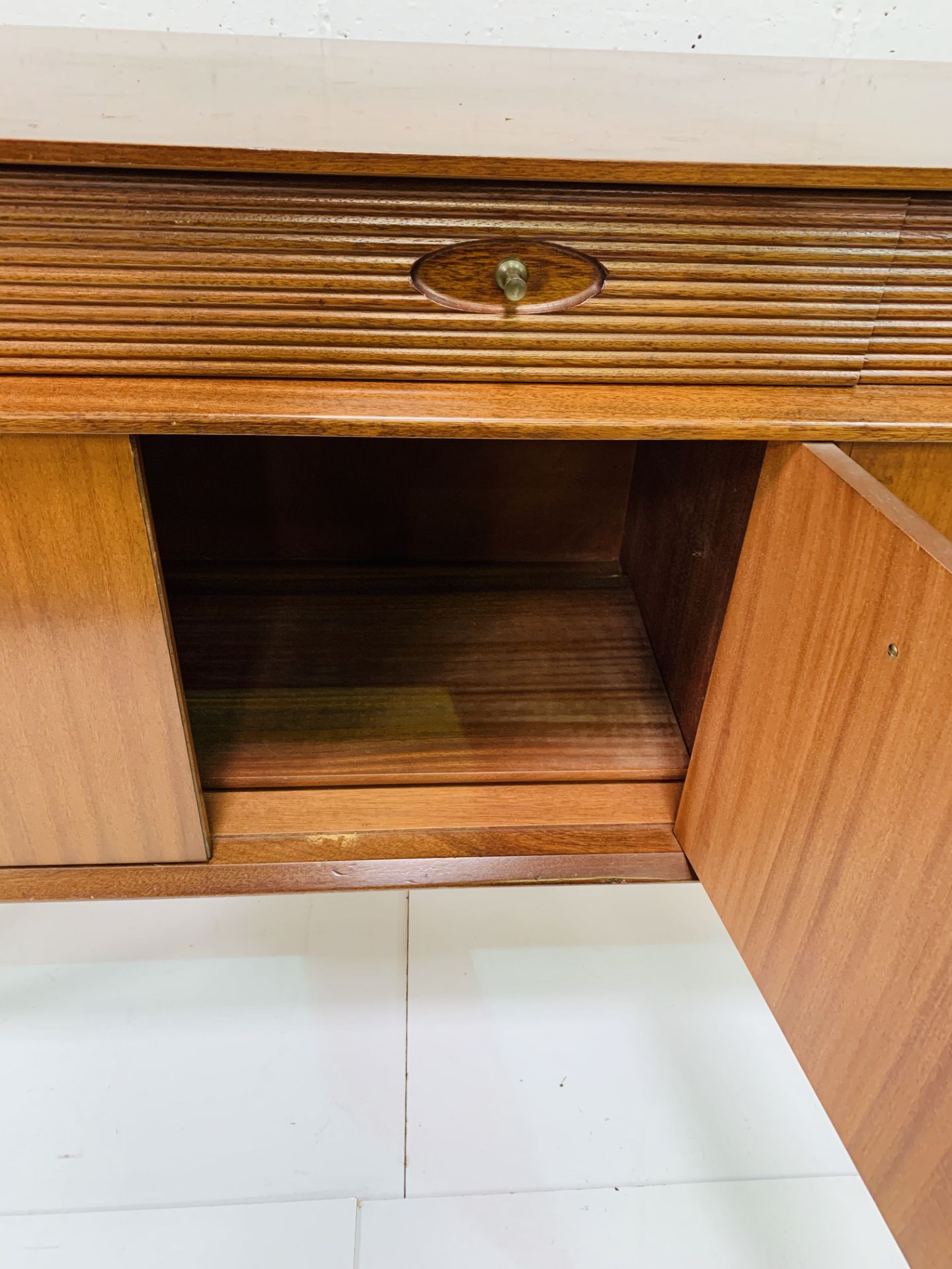 "Nathan" teak 1960's sideboard with two frieze drawers over cupboards. - Bild 8 aus 8