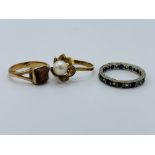 3 9ct gold rings