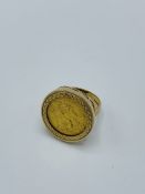 9ct gold ring set with 1914 half sovereign, 9.3gms