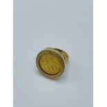 9ct gold ring set with 1914 half sovereign, 9.3gms