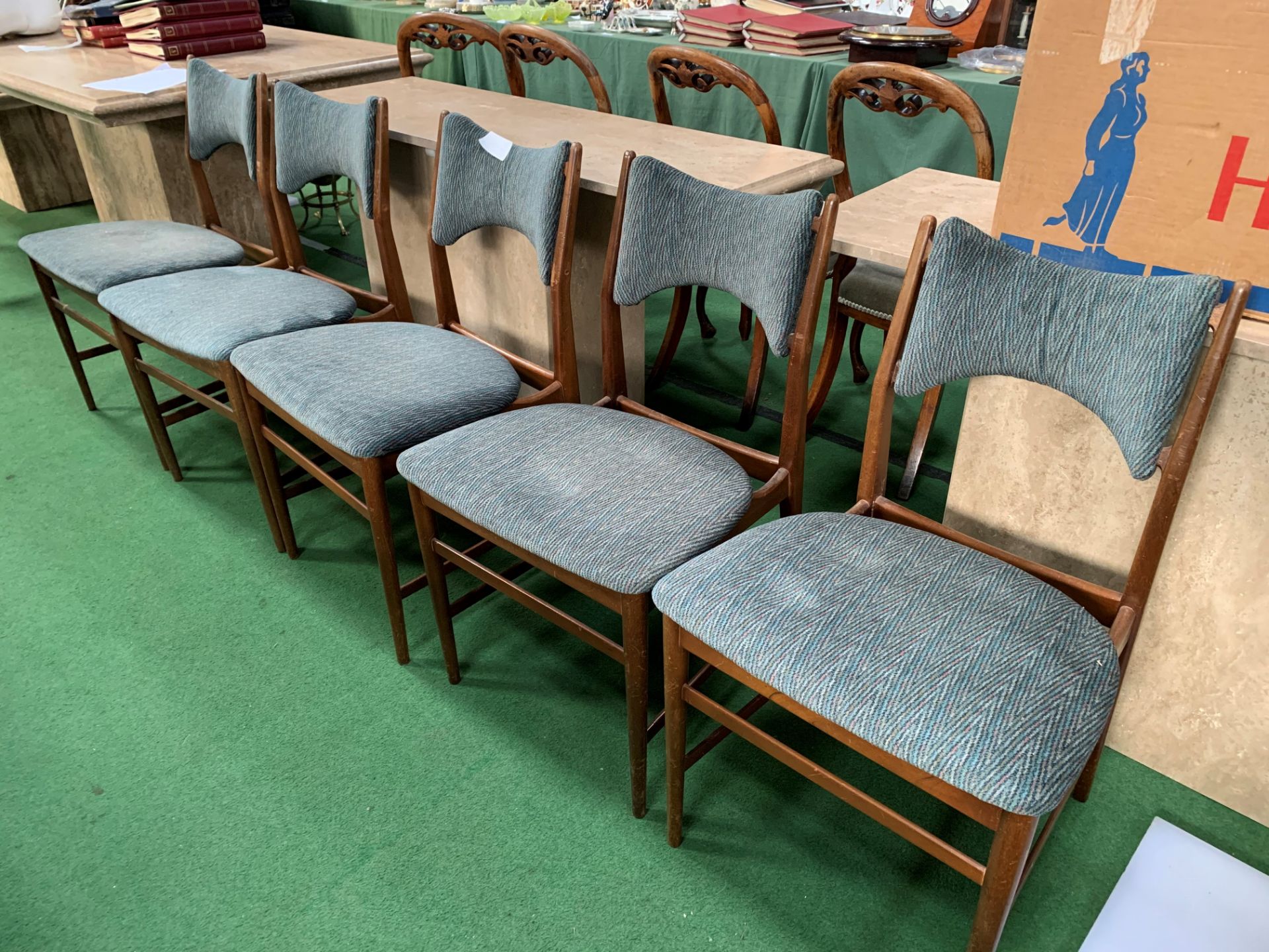 Six 1950's style upholstered dining chairs by Everest. - Bild 4 aus 4