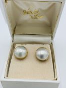 Pair of 9ct gold and pearl stud earrings and another pair of pearl earrings