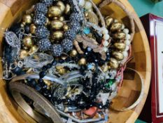 Jewellery box and contents, together with a bowl containing costume jewellery.