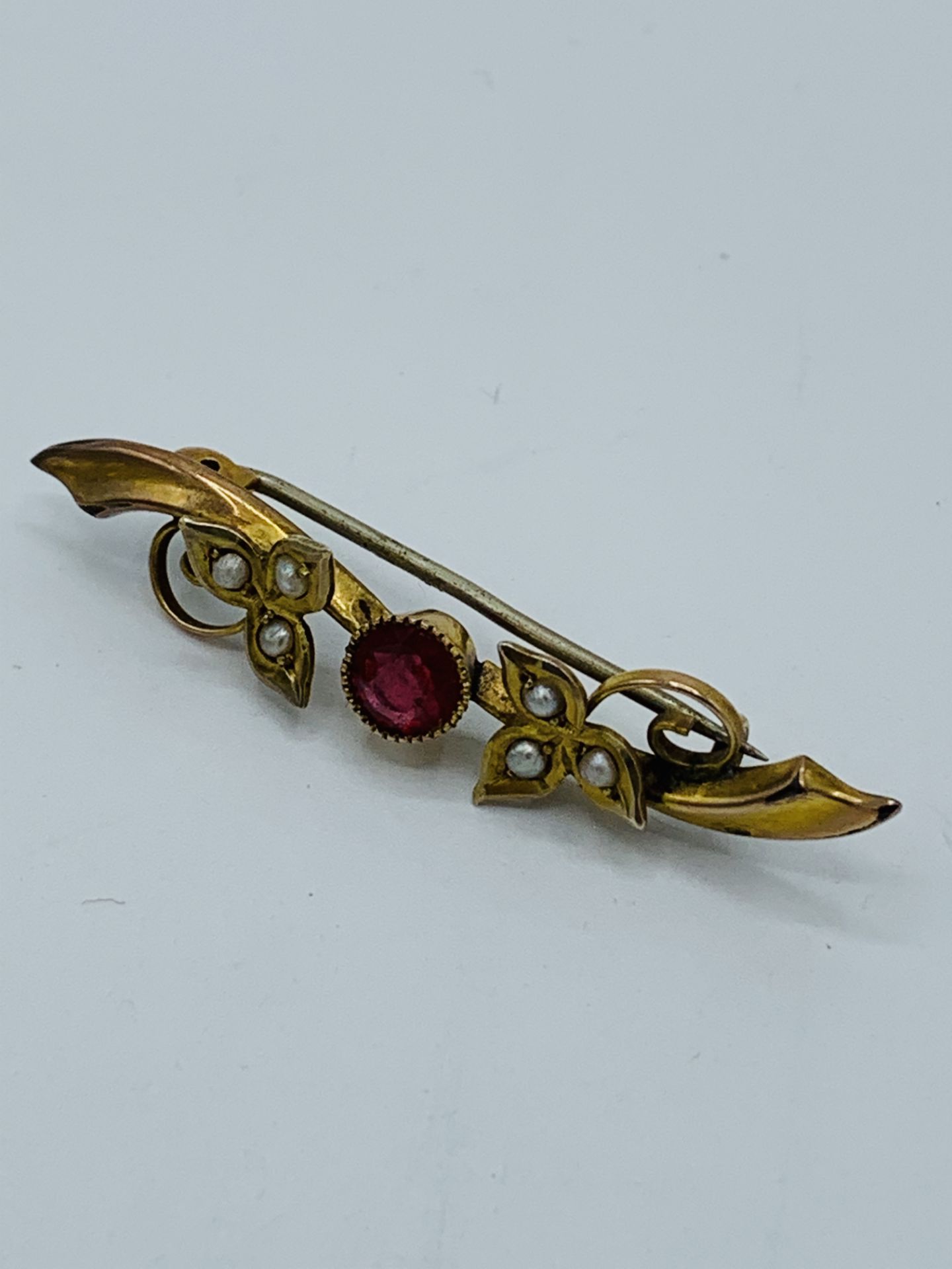 2 9ct gold antique brooches. - Image 3 of 3