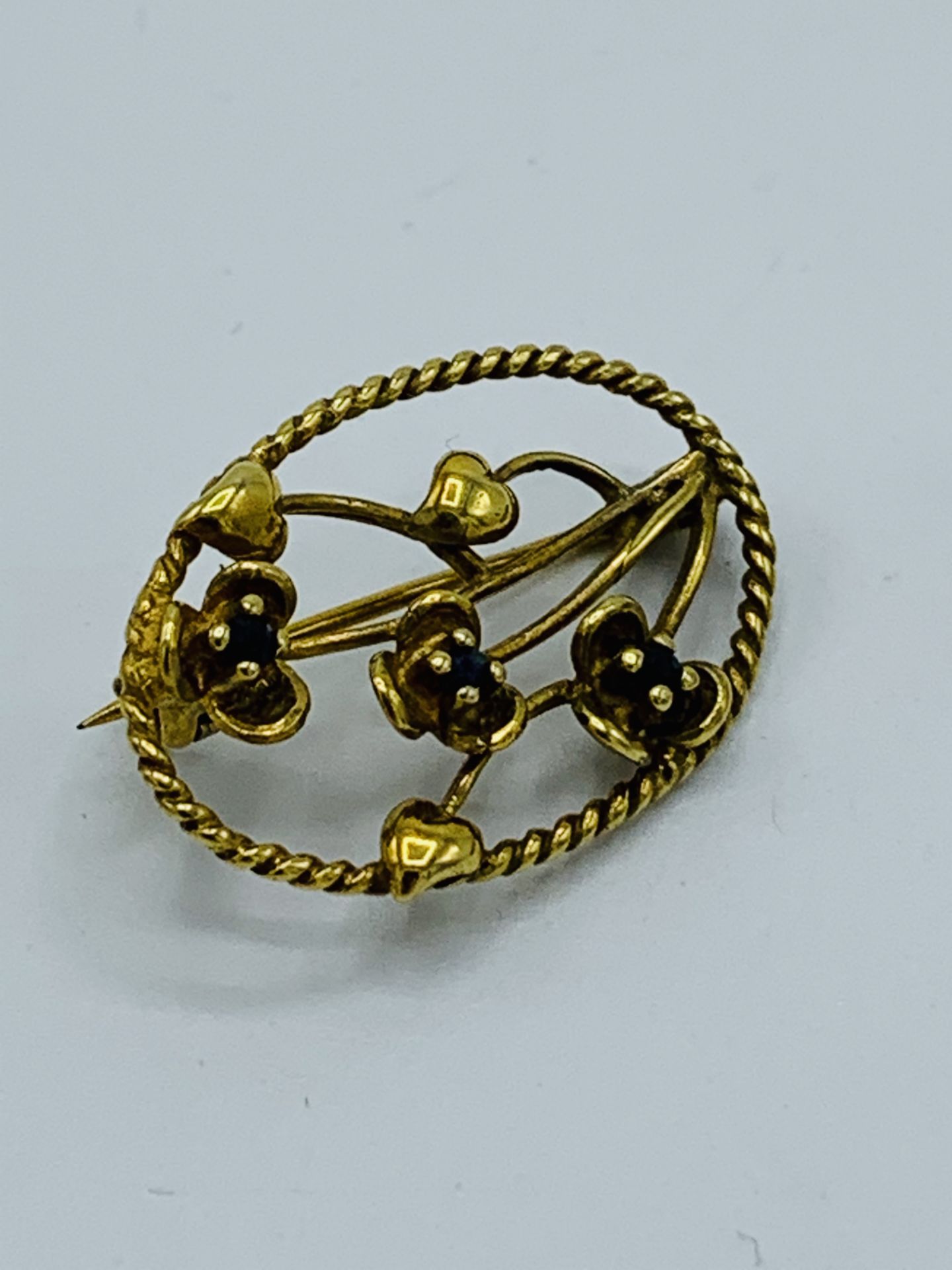2 9ct gold antique brooches. - Image 2 of 3