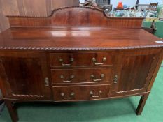 Mahogany bow fronted sideboard wiht upstand, 3 centre drawers.