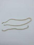 Pearl necklace with 9ct gold clasp together with a pearl bracelet with 9ct gold clasp.