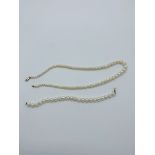 Pearl necklace with 9ct gold clasp together with a pearl bracelet with 9ct gold clasp.