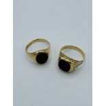 2 x 9ct gold signet rings with black stones, 8.5gms