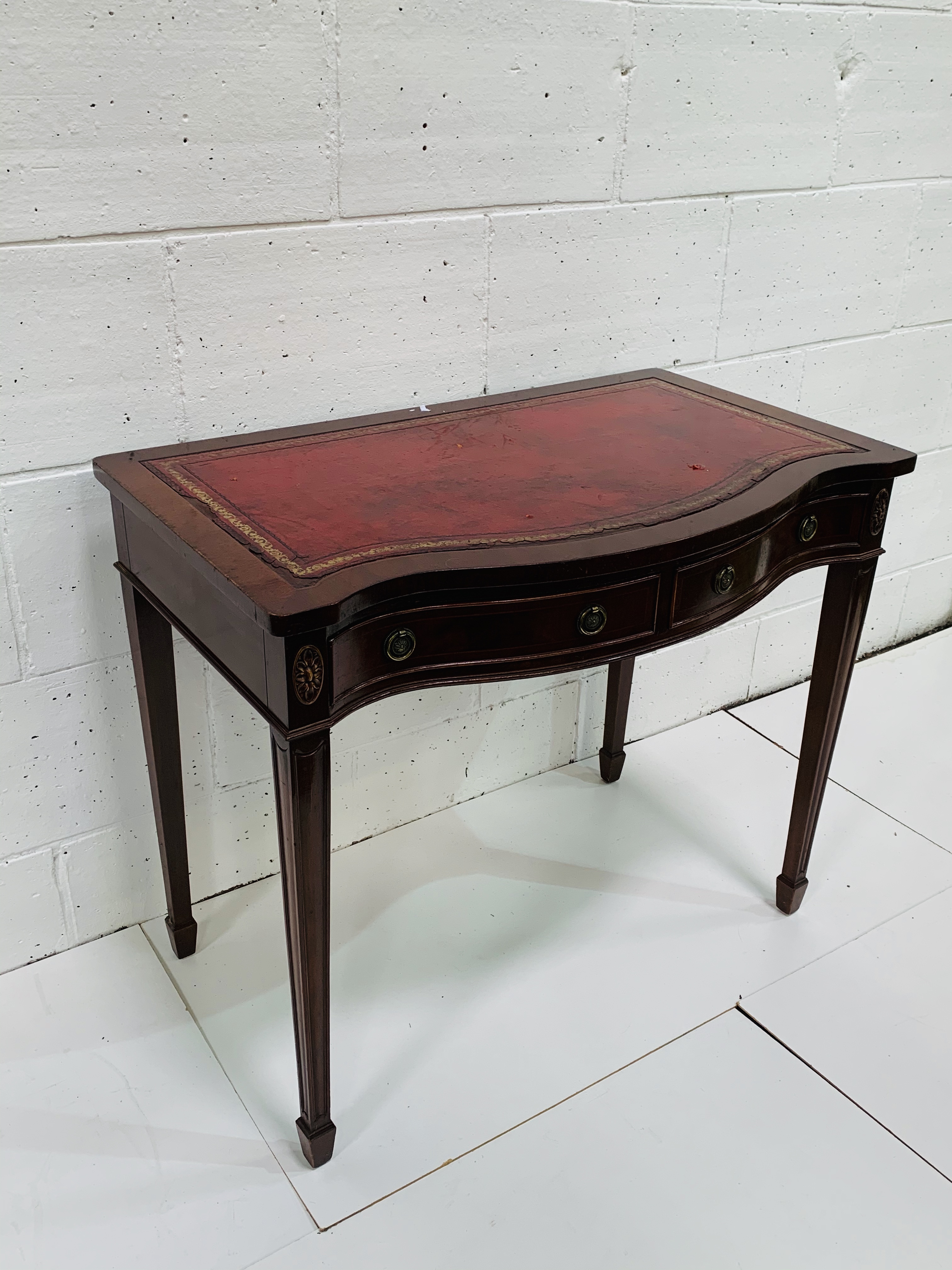 Mahogany serpentine fronted writing table. - Image 2 of 3