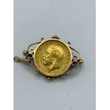 1911 gold half sovereign in 9ct gold brooch, 7.1gms