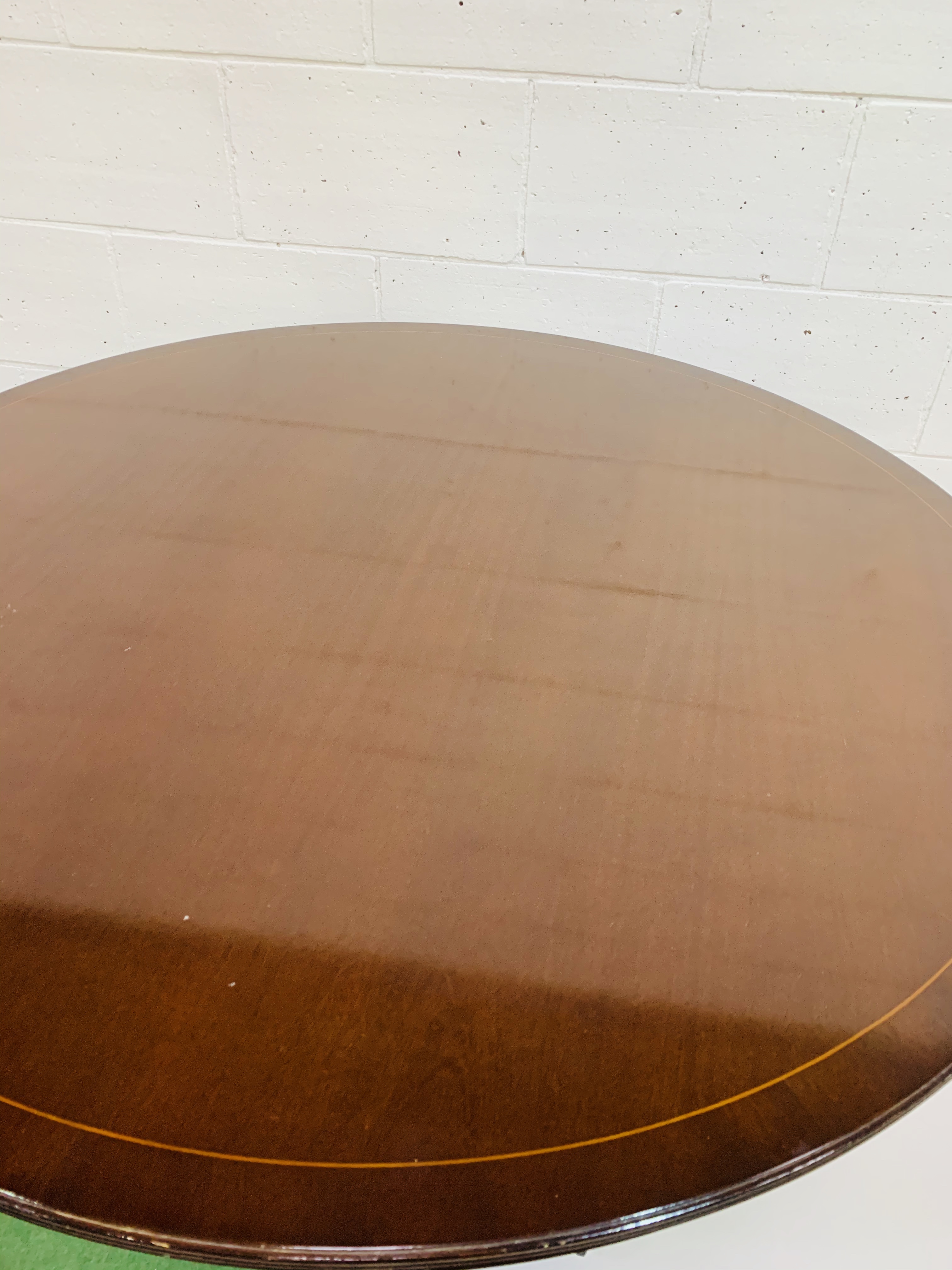 Mahogany circular tilt top table on central pedestal to four feet with casters. - Image 3 of 3