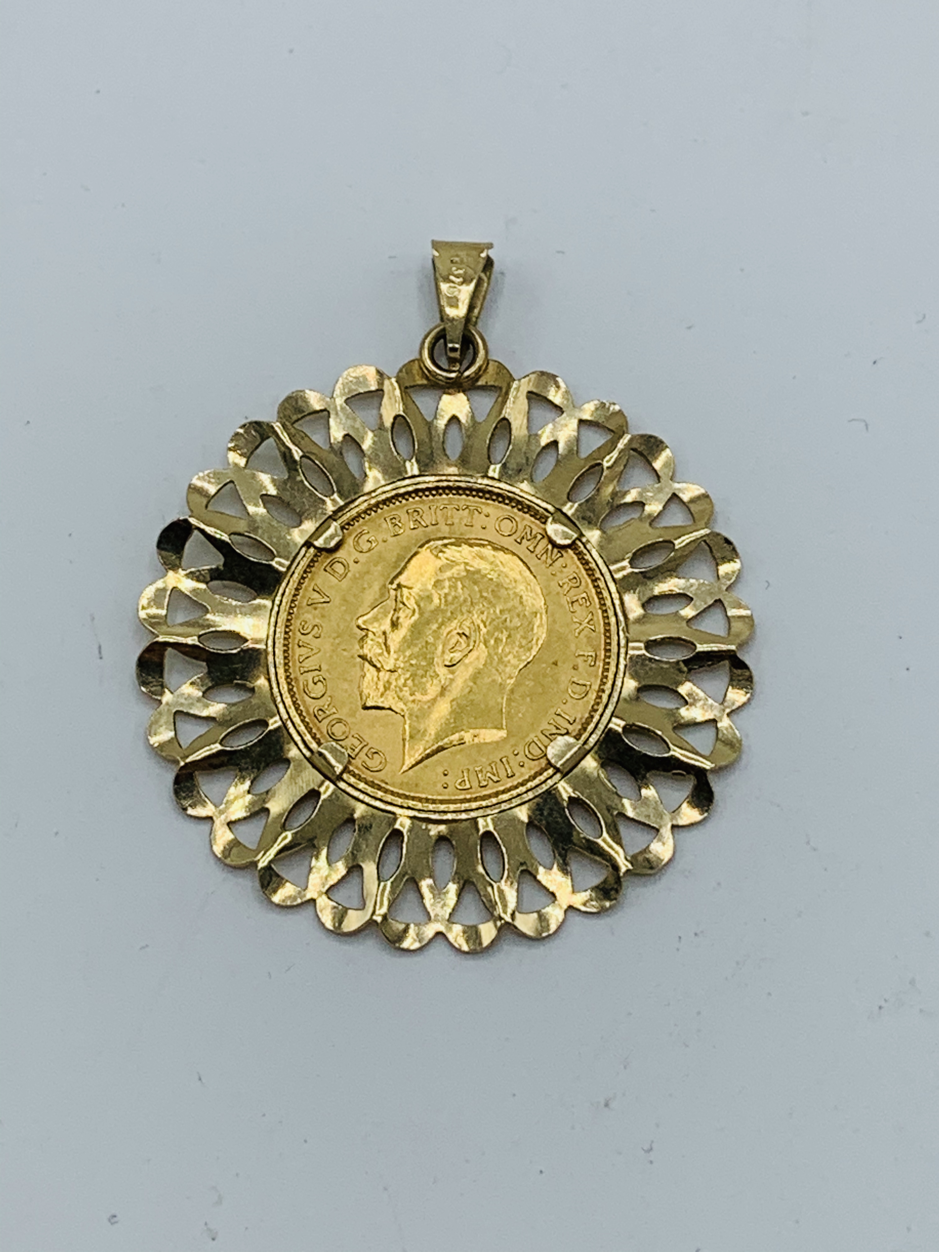 1915 gold half sovereign in 9ct gold pendant, 6.5gms - Image 2 of 2