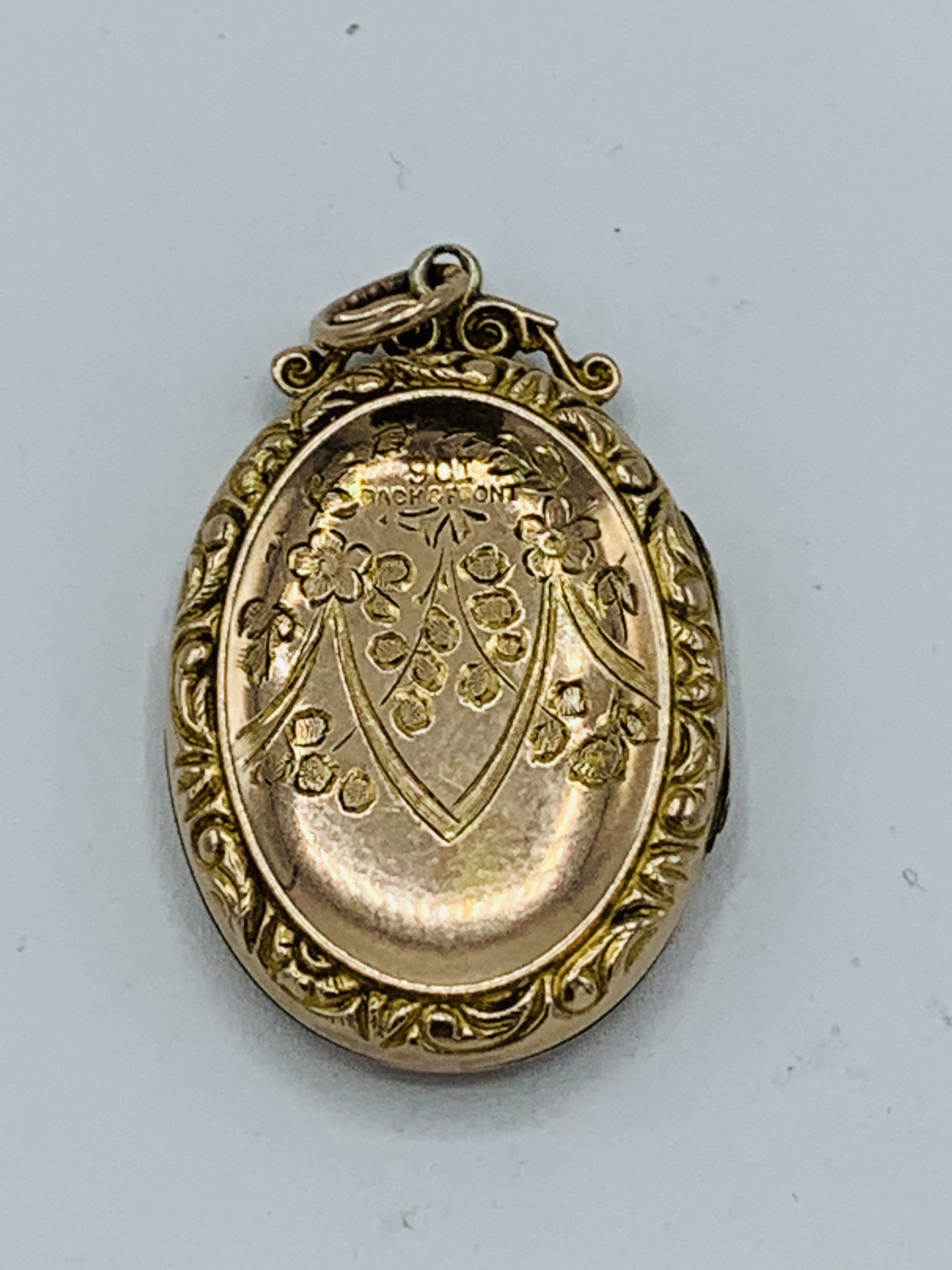 9ct back and front gold locket, 4.2gms - Image 2 of 2