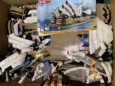Box containing Lego 10234 model of Sydney Opera House.