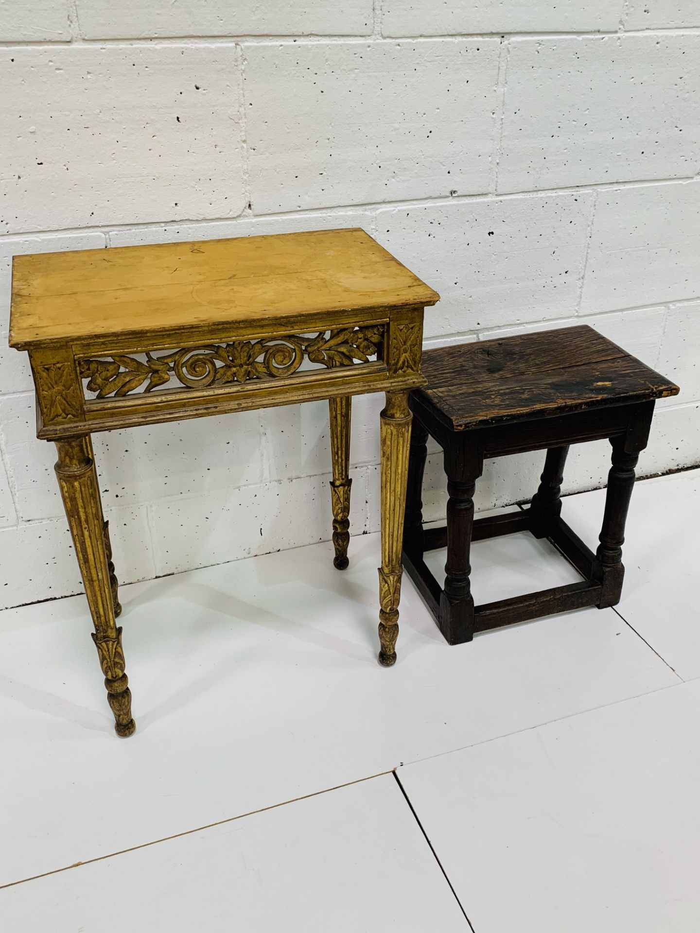 18th Century oak joint stool, together with a gilt carved small table. - Bild 2 aus 3