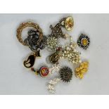 Collection of vintage brooches costume jewellery