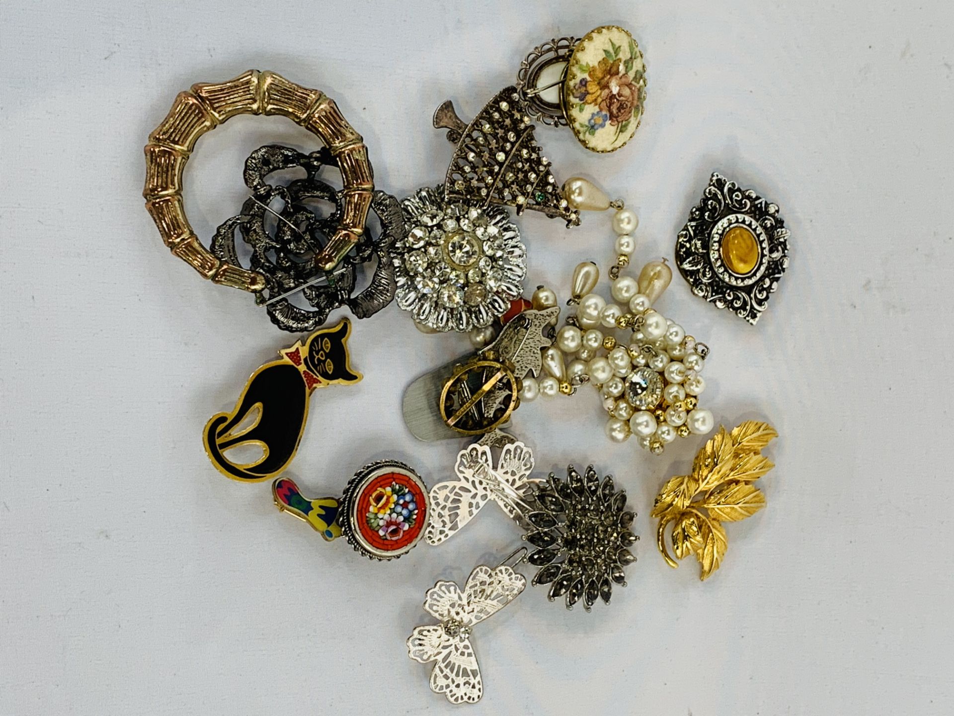 Collection of vintage brooches costume jewellery