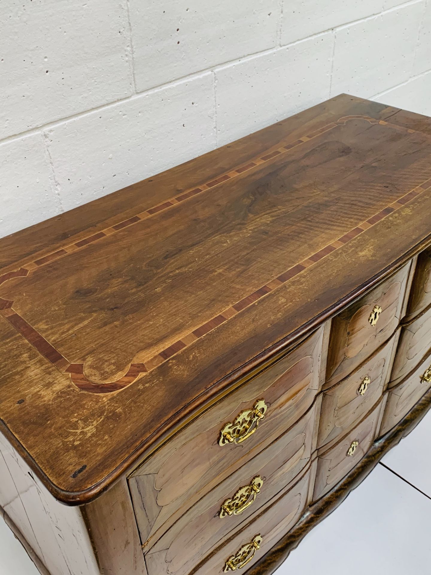 French fruitwood chest of three drawers. - Bild 6 aus 6