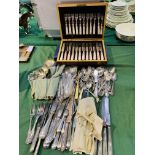 A quantity of flatware