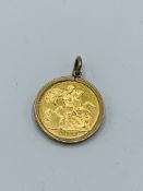 1982 half sovereign set in 9ct gold pendant, 5.0gms