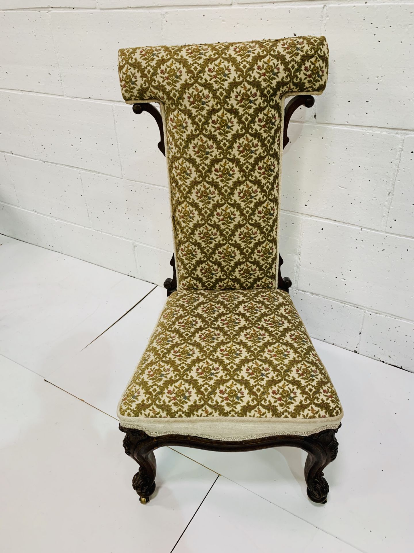 19th Century upholstered pridieu, with carved legs to casters. - Bild 3 aus 3