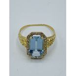 18ct Aquamarine ring.