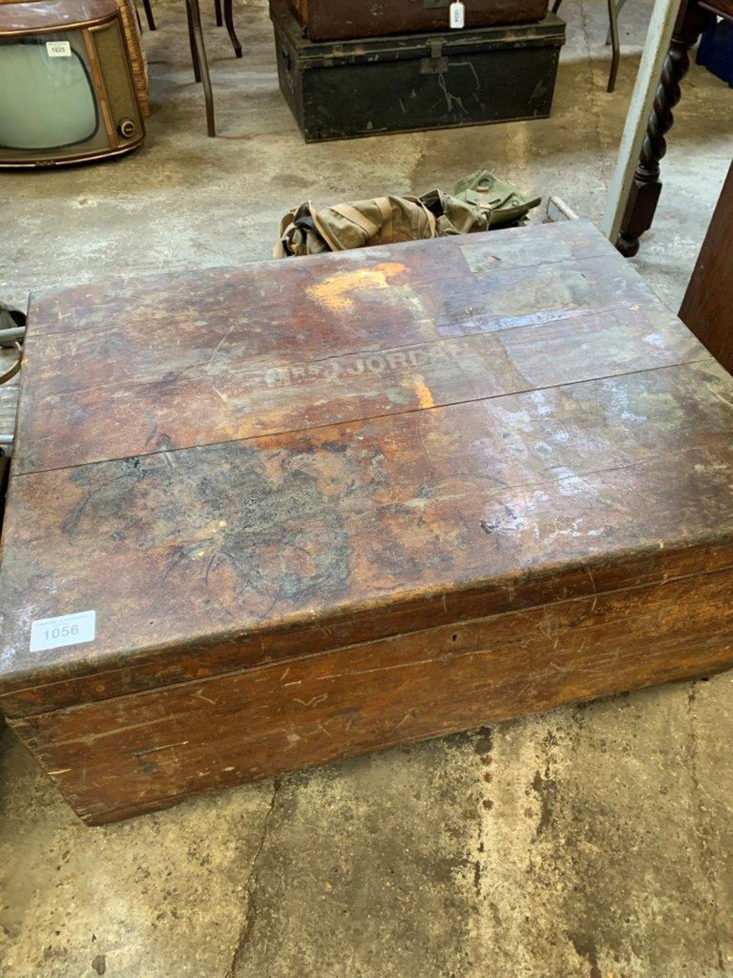 Pine chest on casters. - Image 2 of 3