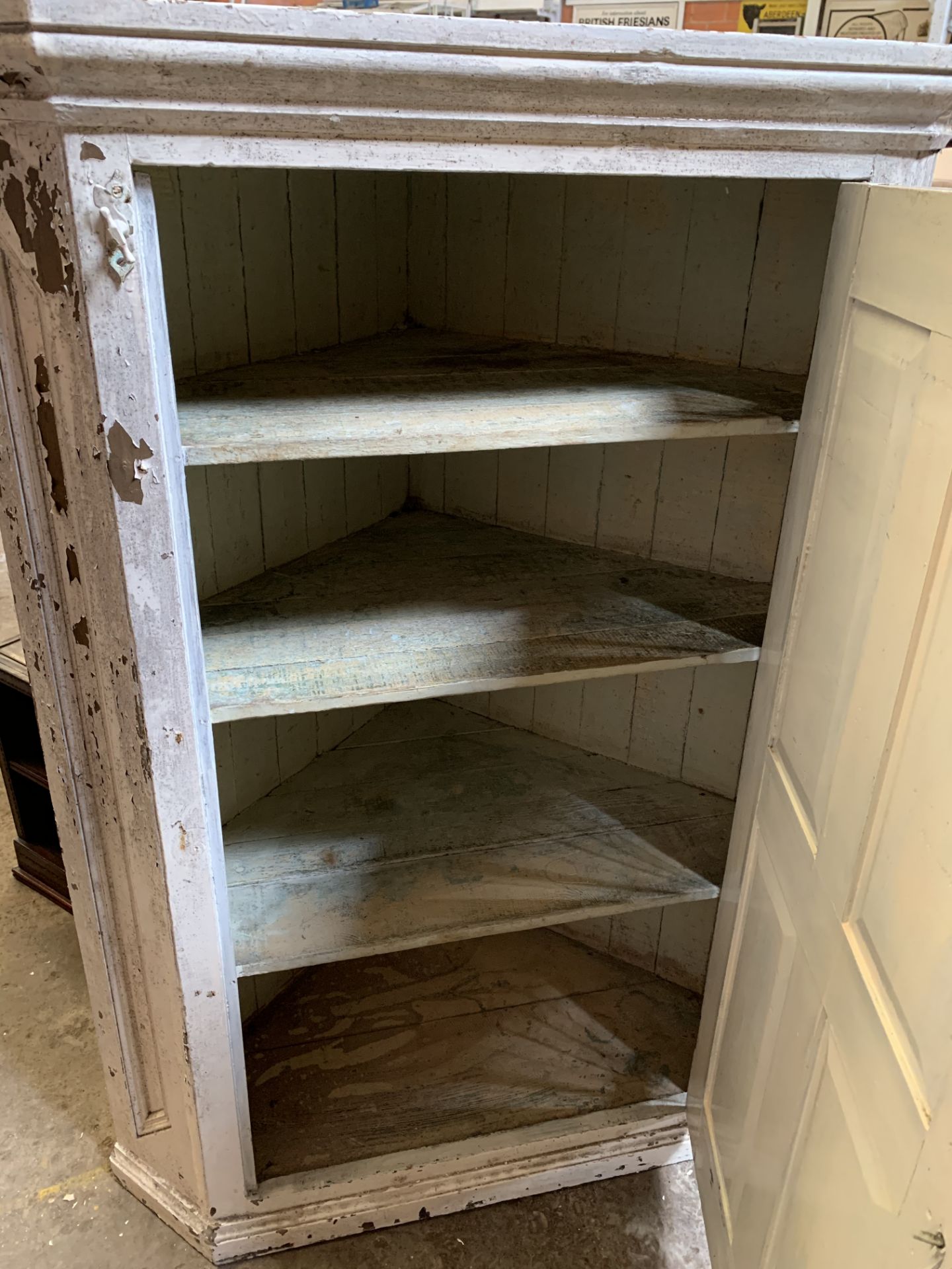 Pine floor standing white painted corner cabinet. - Image 3 of 3