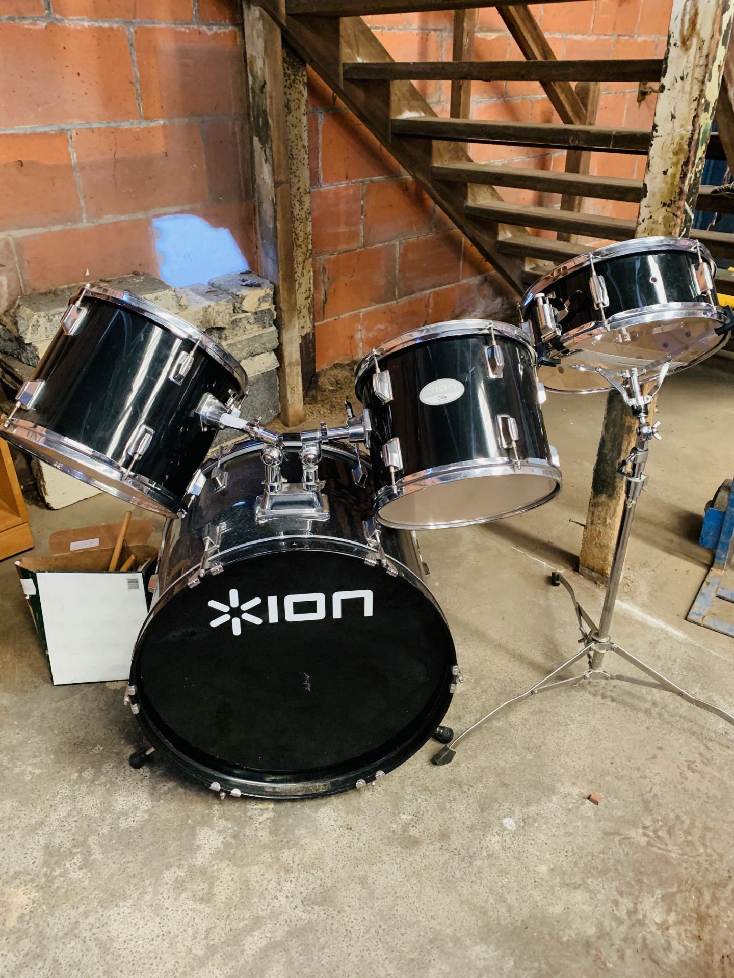 Ixon 4 drum kit.