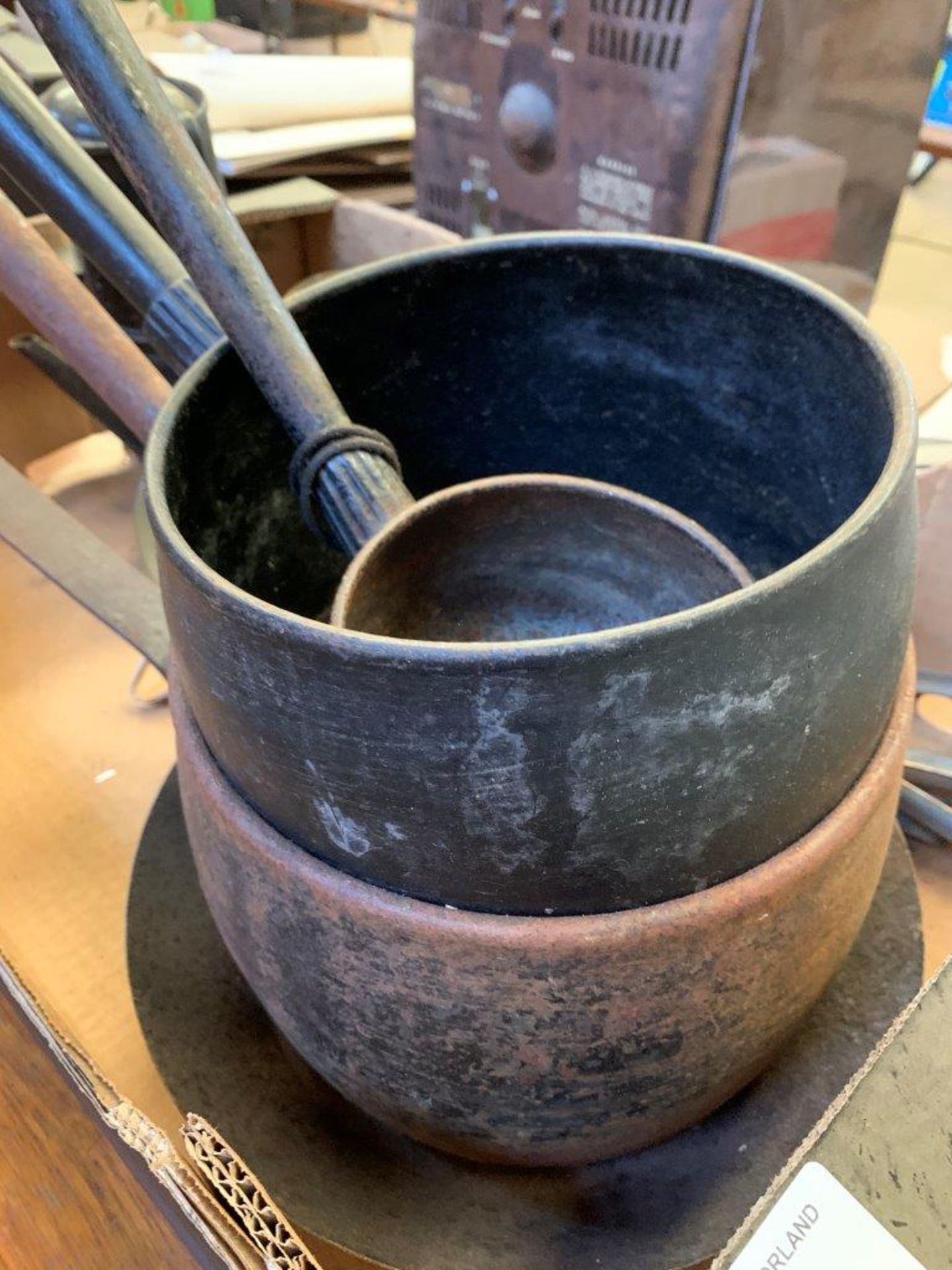 3 metal cooking pots, chestnut roasting pan, 3 ladles.