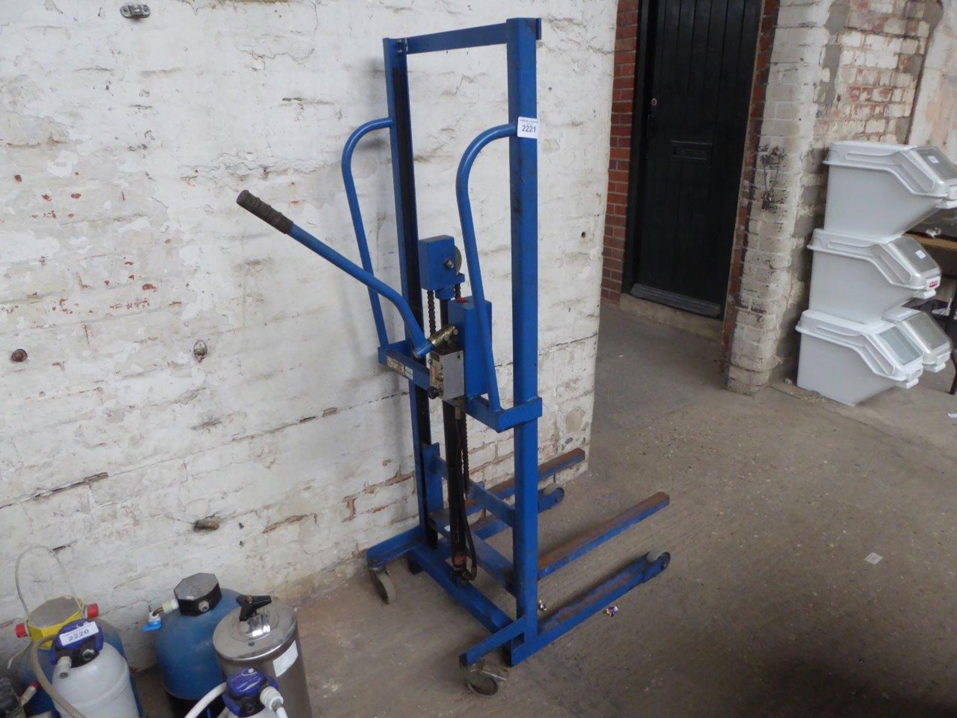 Hand high lift pallet truck