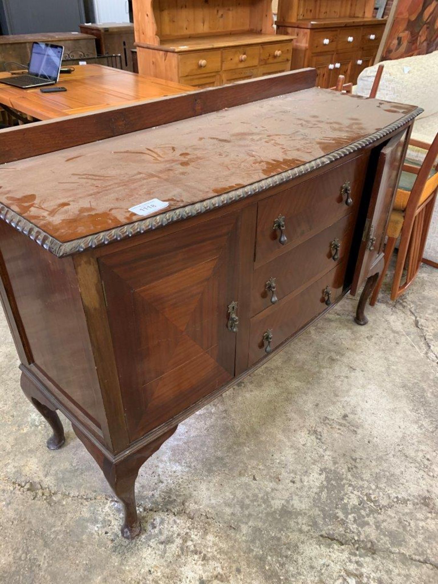 Mahogany curved front sideboard with 3 centre drawers, flanked by cupboards, 135 x 52 x 92cms.