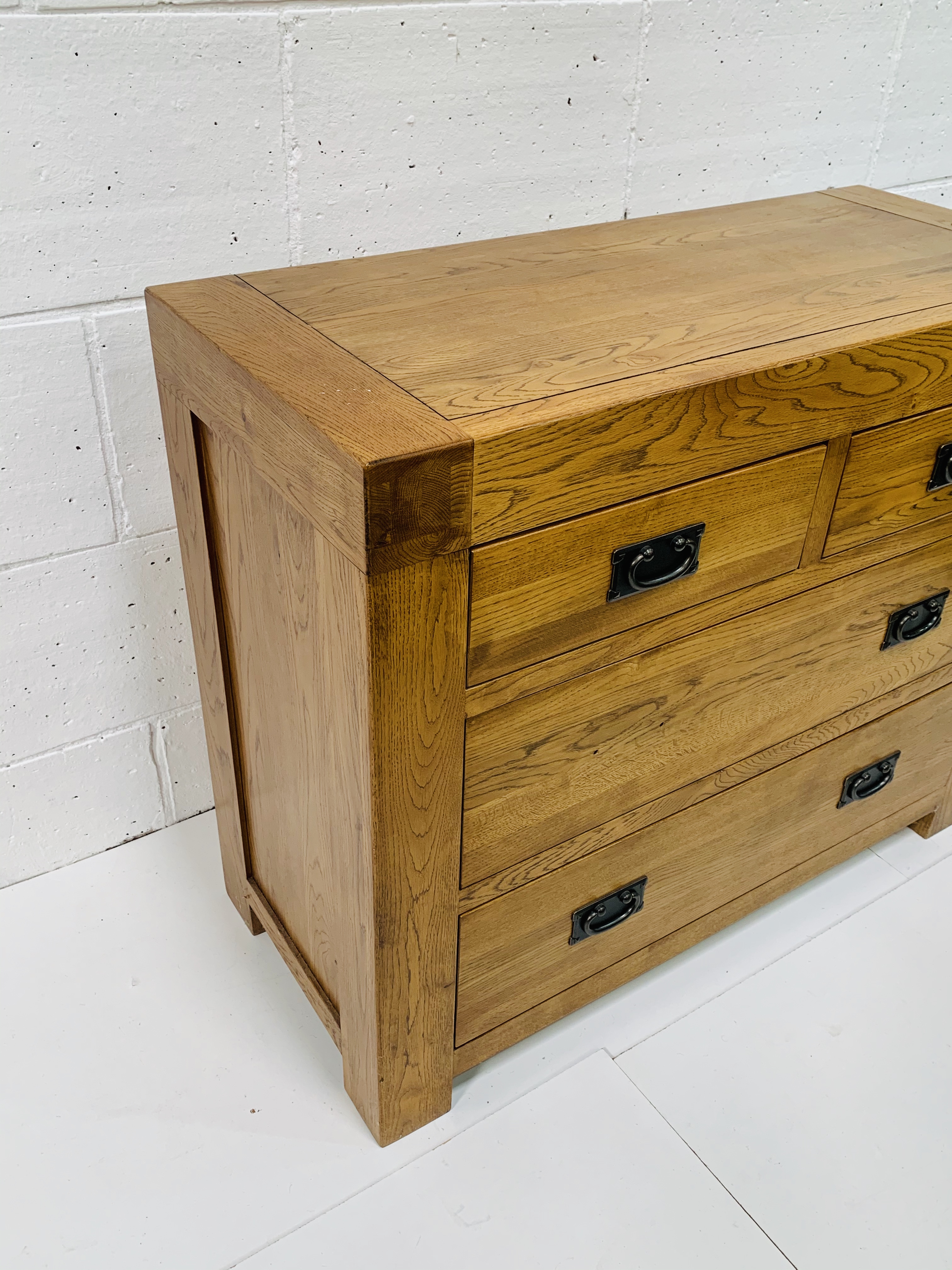 Oak chest of two over two drawers - Image 2 of 3