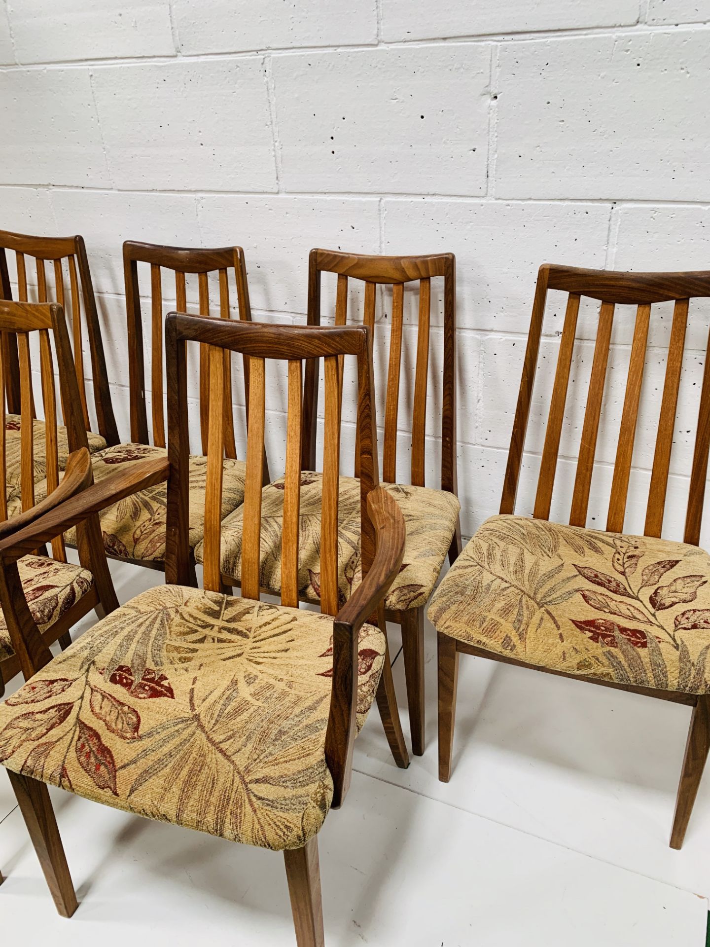 Set of 6 G-Plan chairs, including 2 carvers - Image 3 of 4