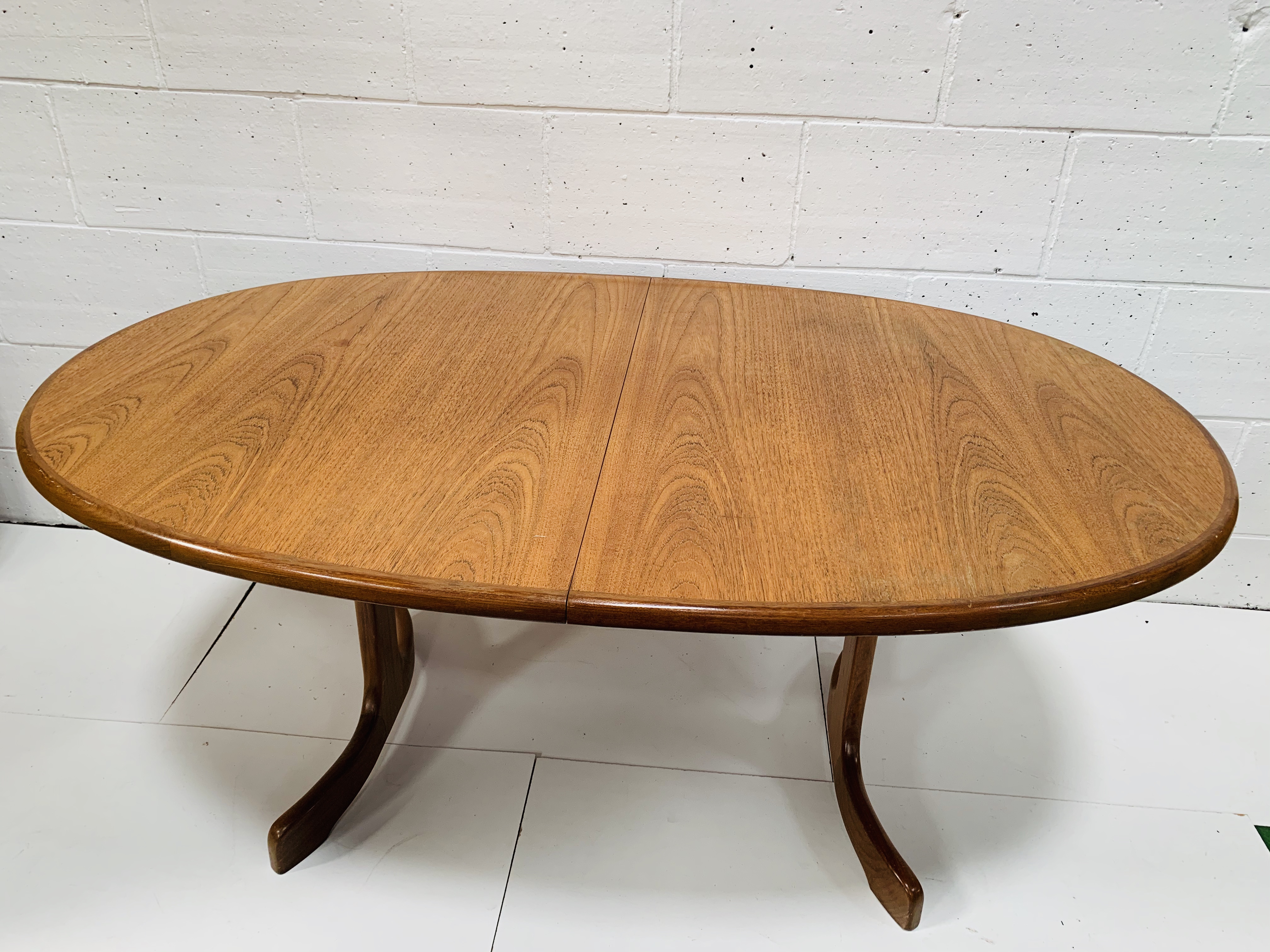 G-Plan 'Fresco' teak extendable dining table