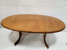 G-Plan 'Fresco' teak extendable dining table