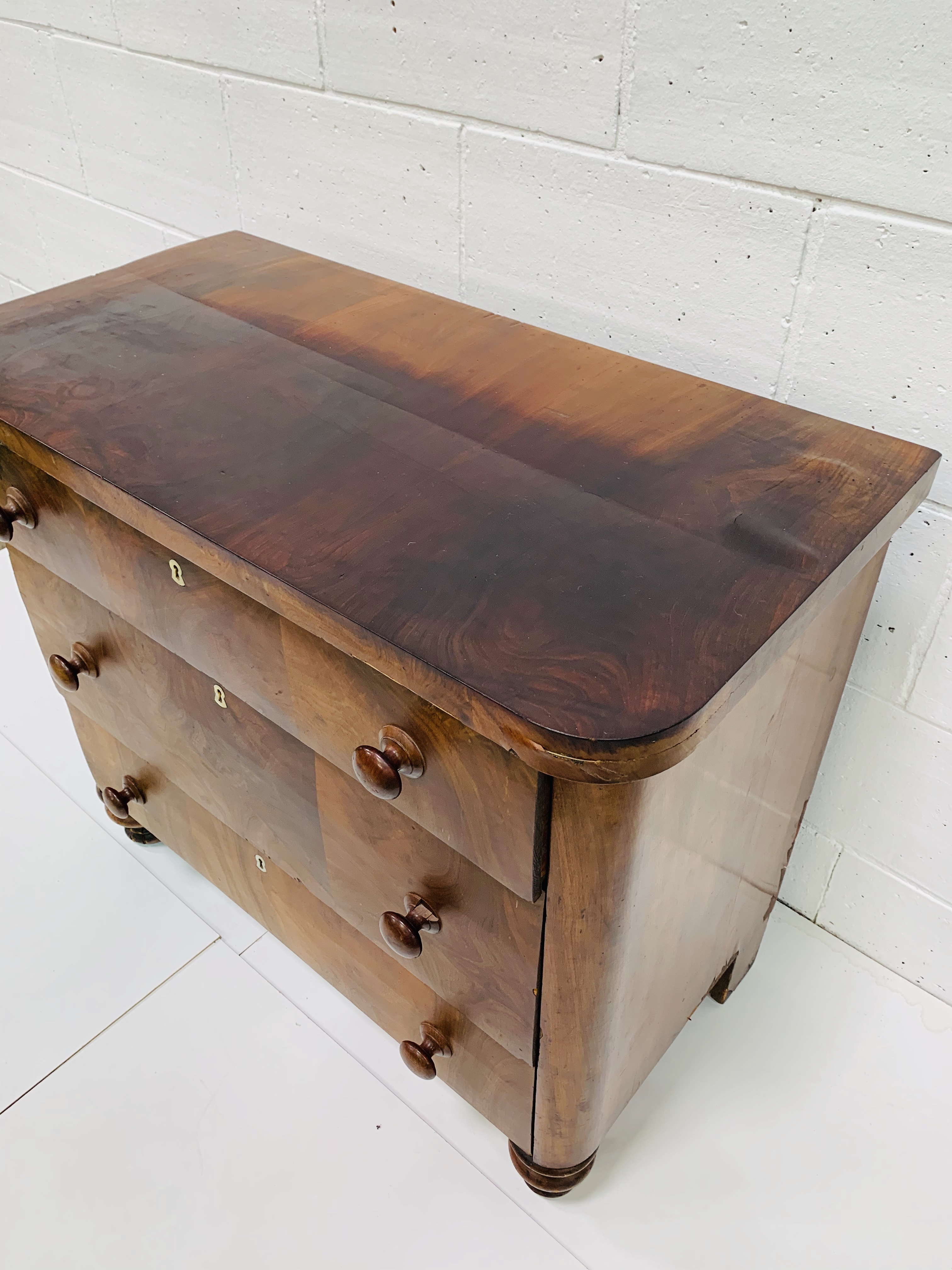 Victorian mahogany chest of 3 drawers - Image 2 of 6