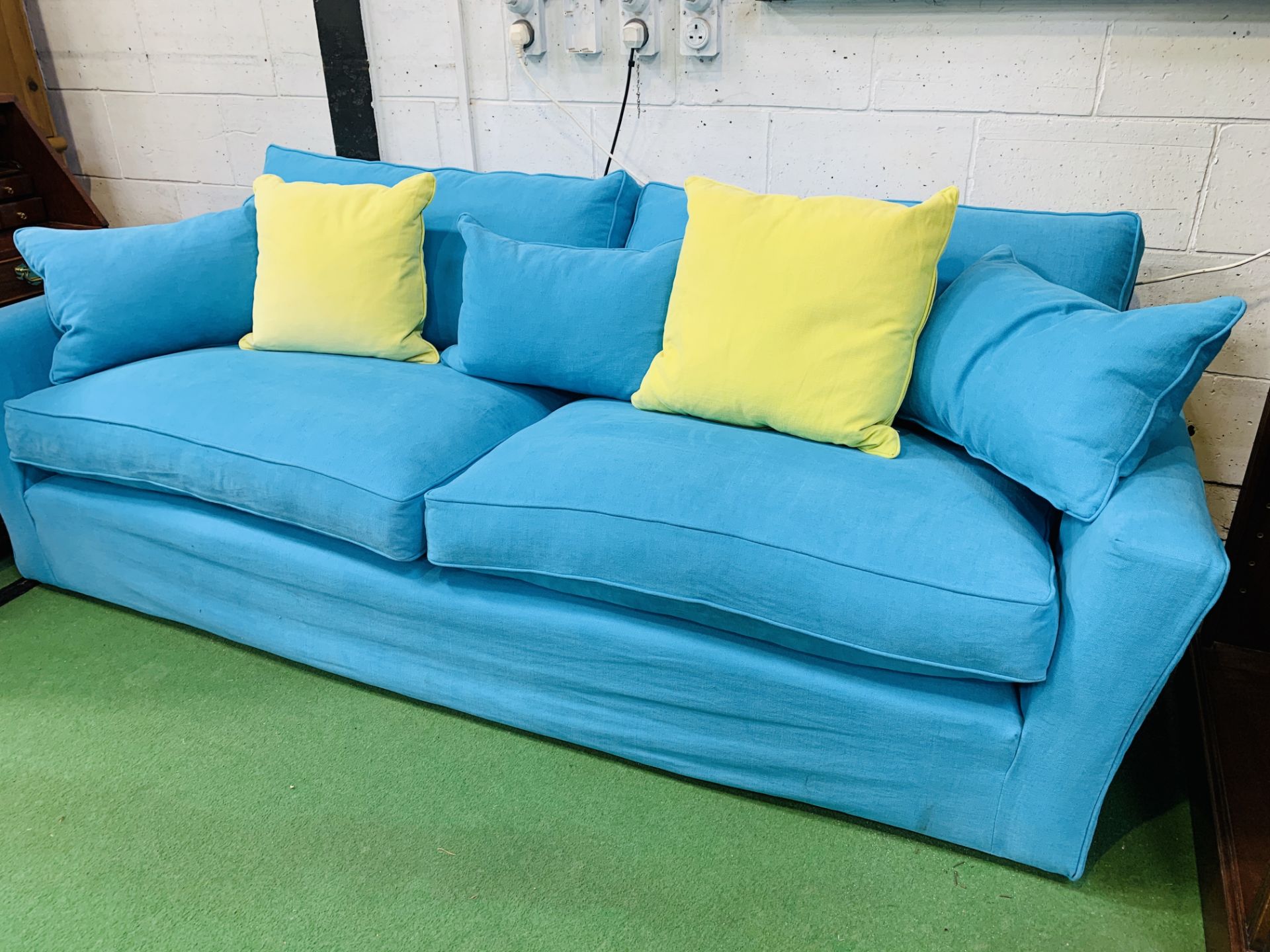 Three seat sofa by "Sofa Workshop" upholstered in turquoise cotton loose covers, with matching cushi - Image 4 of 4
