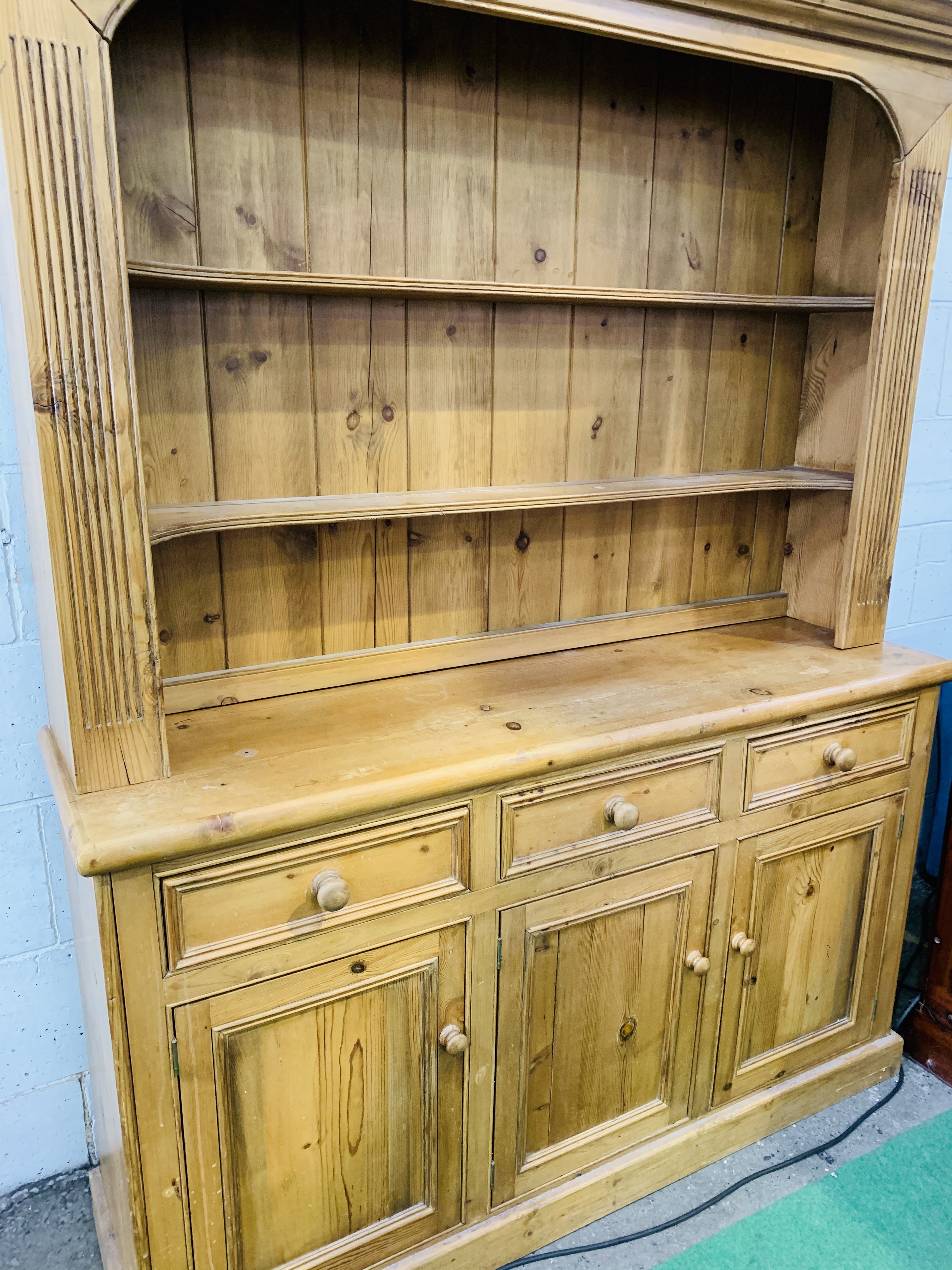 Pine dresser. - Image 2 of 4