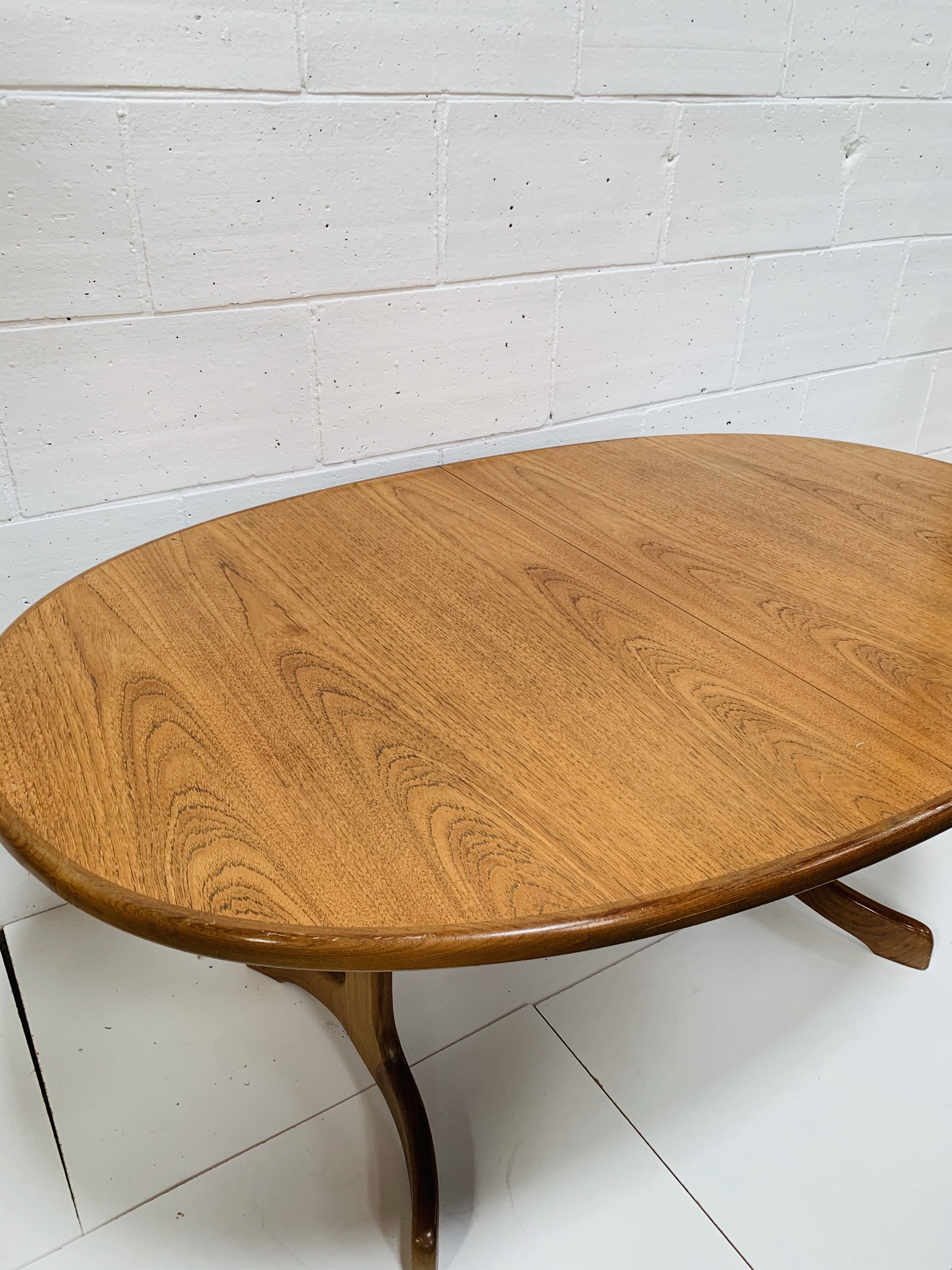 G-Plan 'Fresco' teak extendable dining table - Image 3 of 5