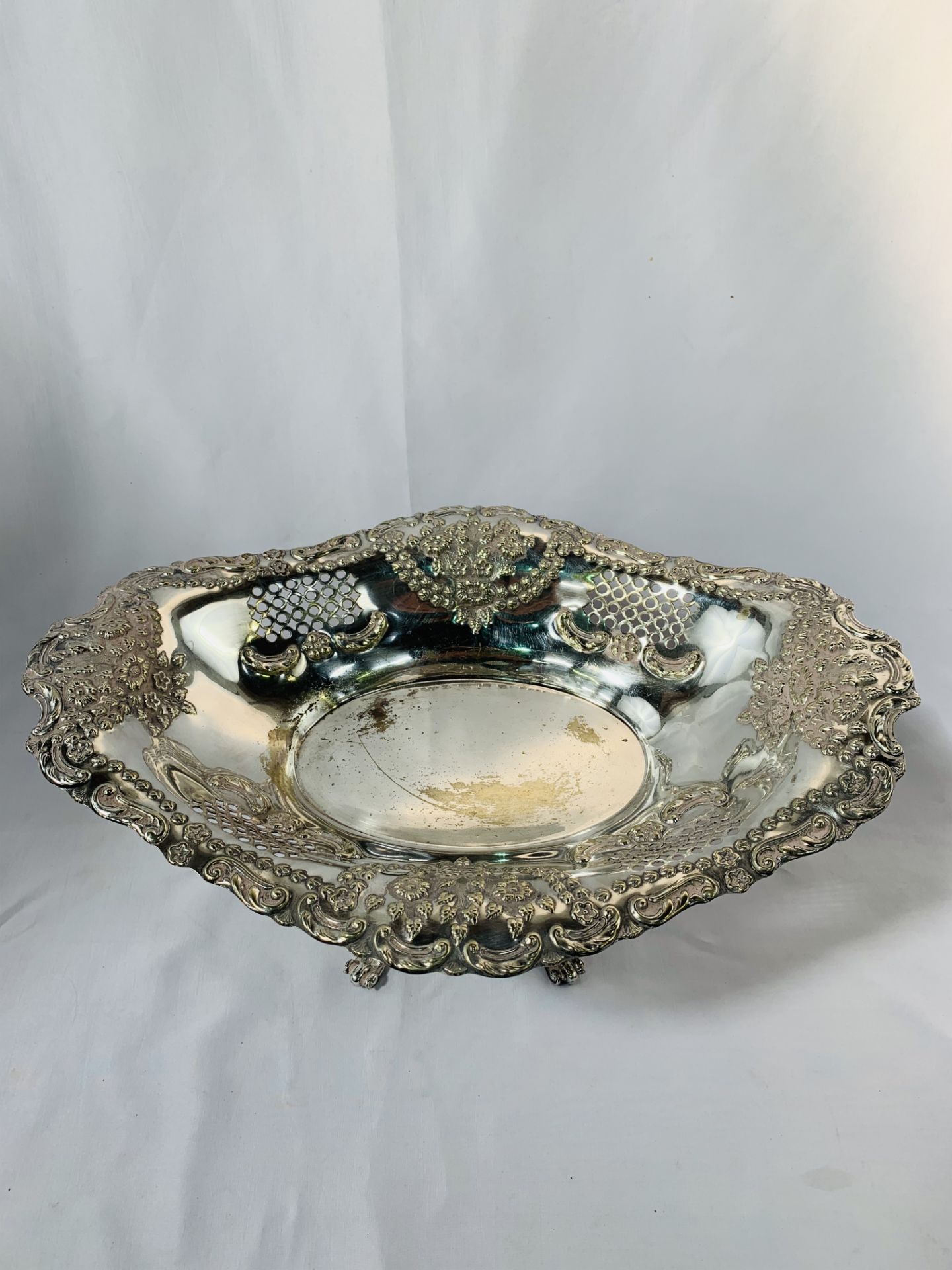 Victorian Mappin & Webb Princess plate table centrepiece Tazza with repousse design, on stand. - Image 2 of 2