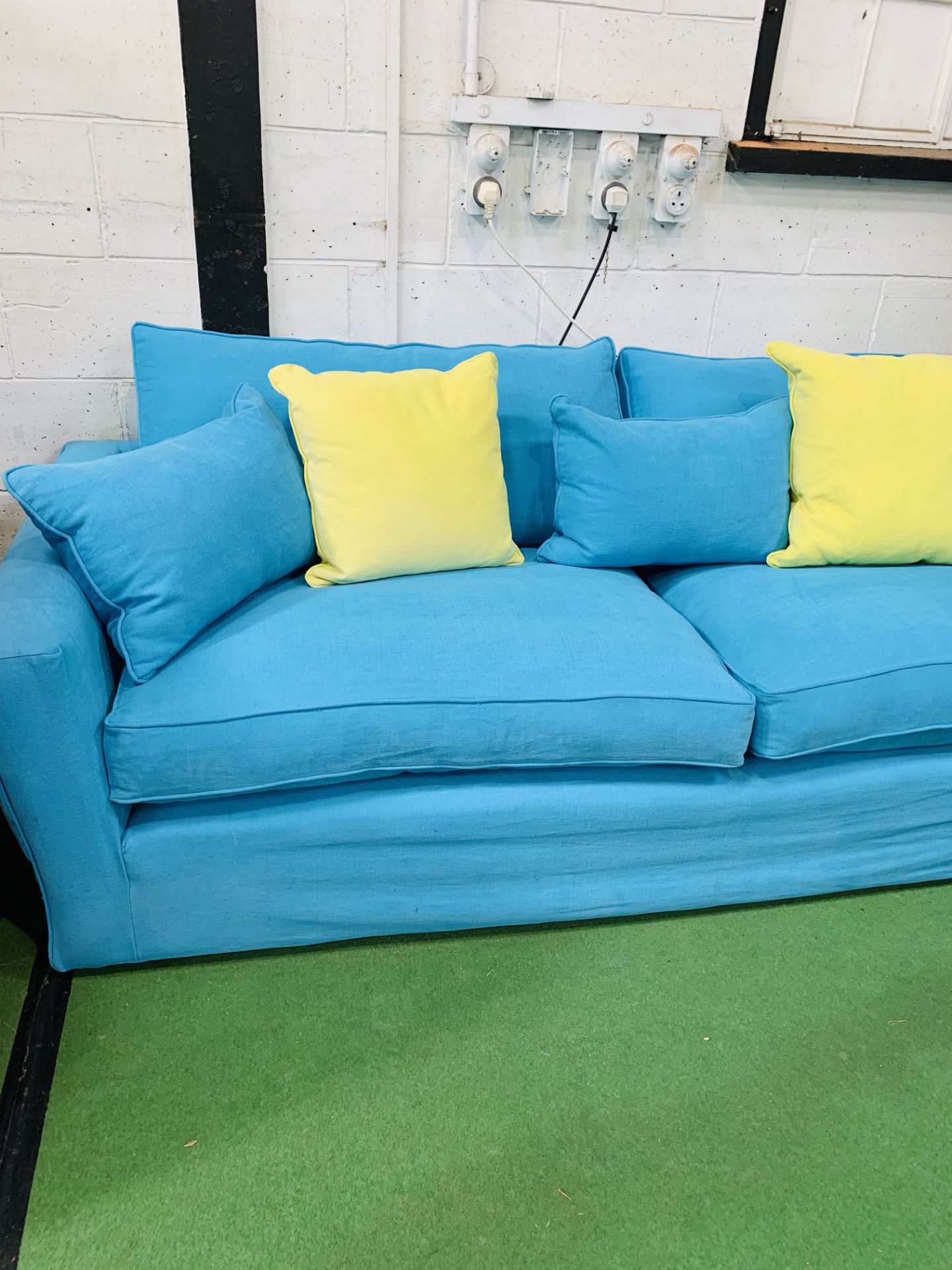 Three seat sofa by "Sofa Workshop" upholstered in turquoise cotton loose covers, with matching cushi - Image 2 of 4