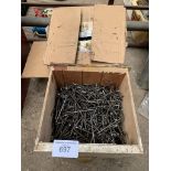 Quantity of various nails.