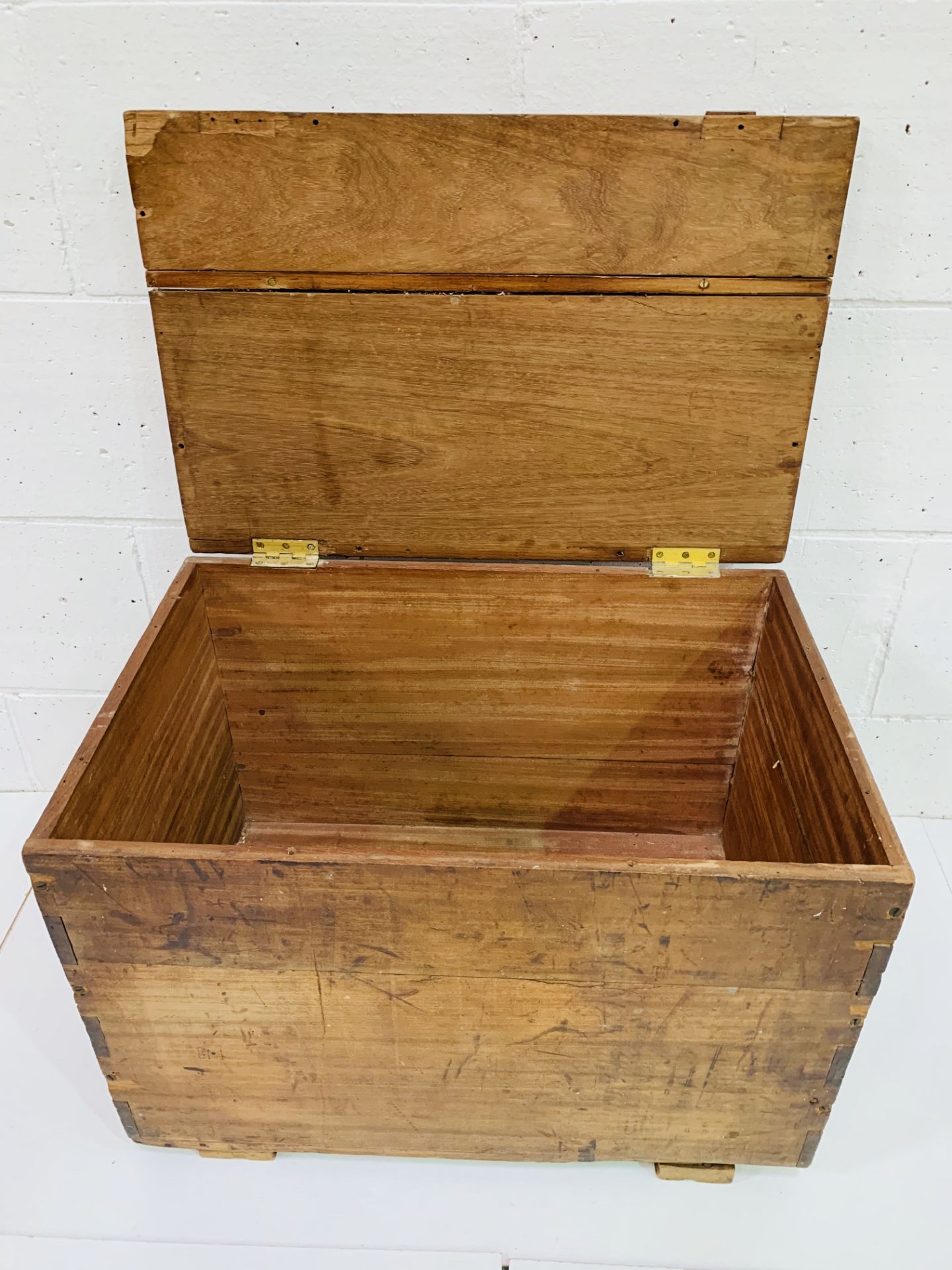 Hardwood chest with rising lid. 69 x 46 x 49cms. - Image 4 of 4